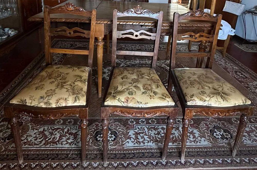 Mobília antiga de sala de jantar