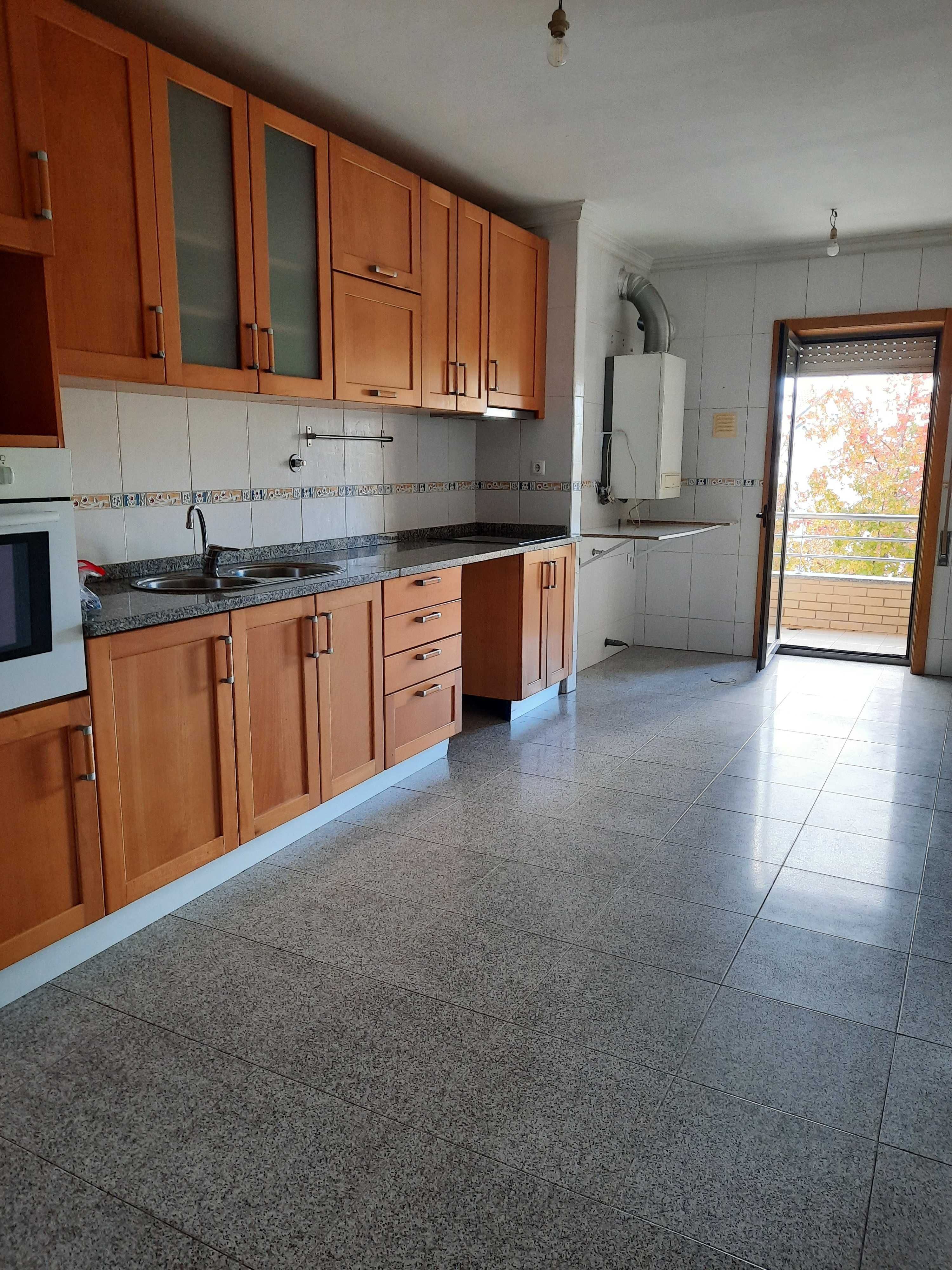 Excelente apartamento T3, em otima localização(rotunda dos touros)