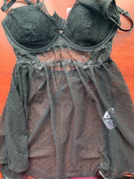 Жіночий пеньюар в чорному кольорі