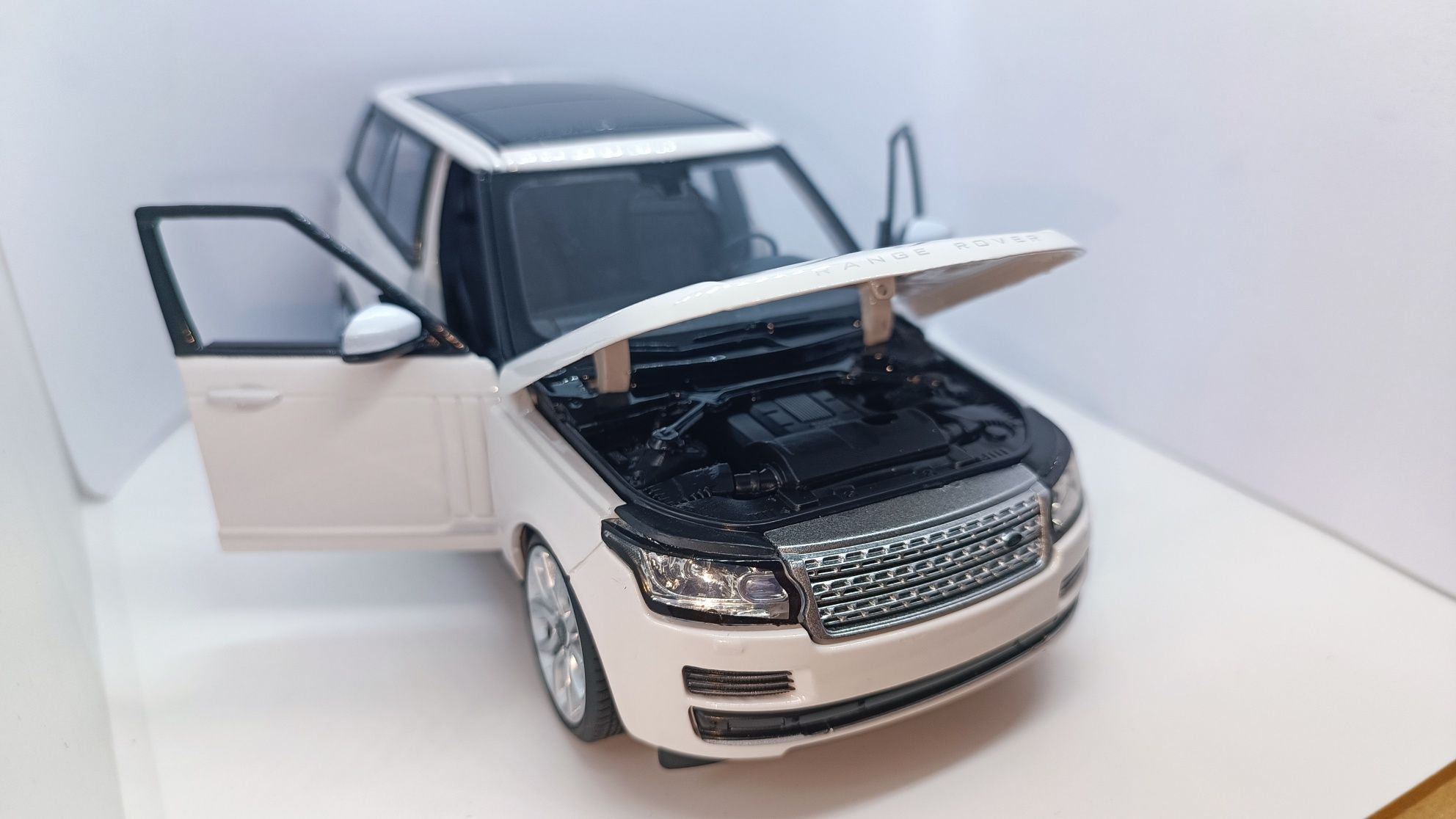 Модель Range Rover Vogue 1:24