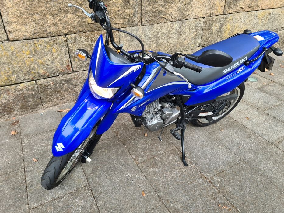 Vendo Suzuki DR 125SM original.