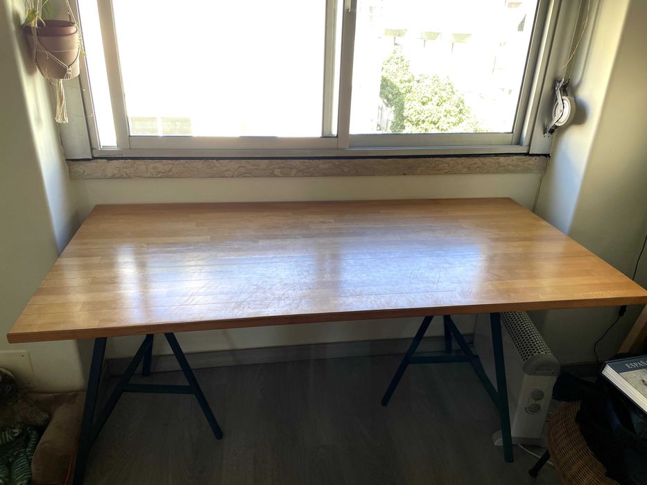 Secretária / Mesa Ikea - Tampo e Cavaletes