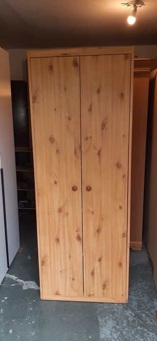 szafa dwudrzwiowa z półkami