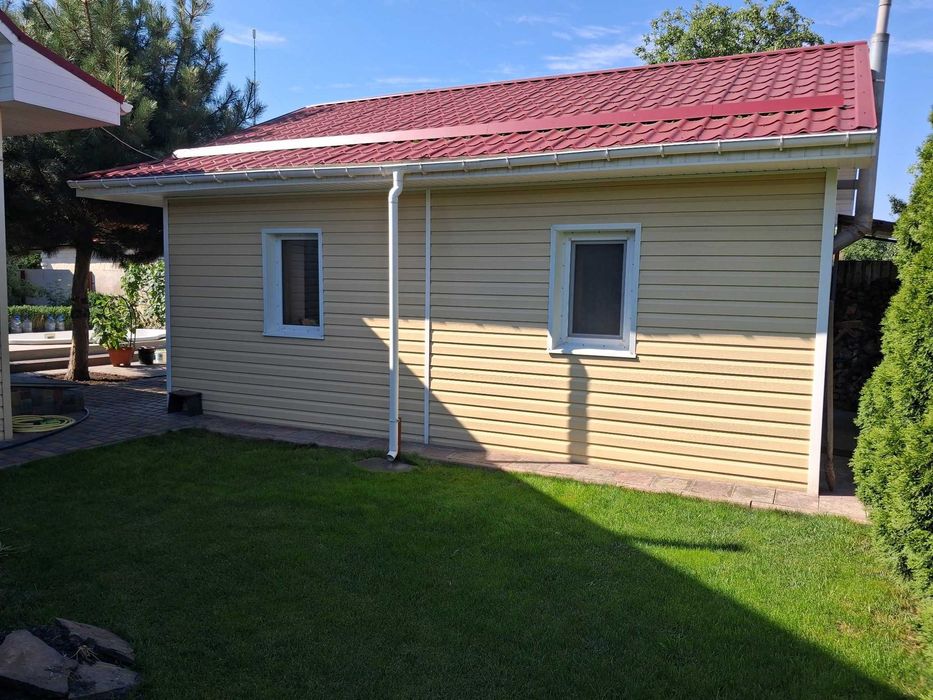 Будинок з ремонтом та басейном у Крюкові