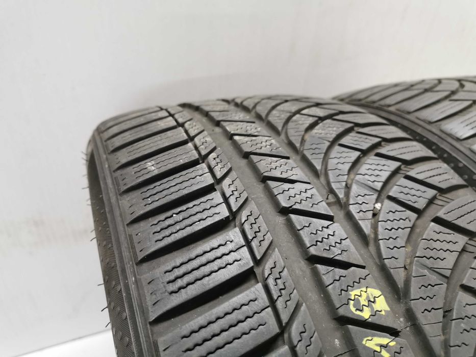 Kumho WinterCraft WP72 245/40r19 98V Rant ochronny 2022r 6mm N1023
