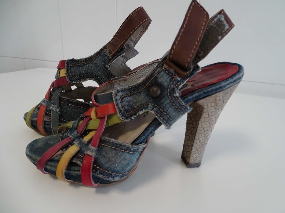 Sandálias em ganga com tiras coloridas (tam.35)