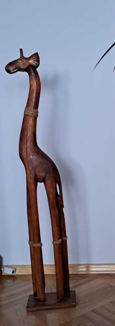 Żyrafa drewniana rzeźba dekoracyjna