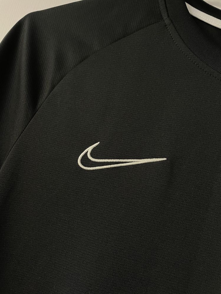 Спортивна Футболка Nike