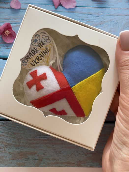 Подарунки за кордон/Брелоки з символікою будь-яких країн світу