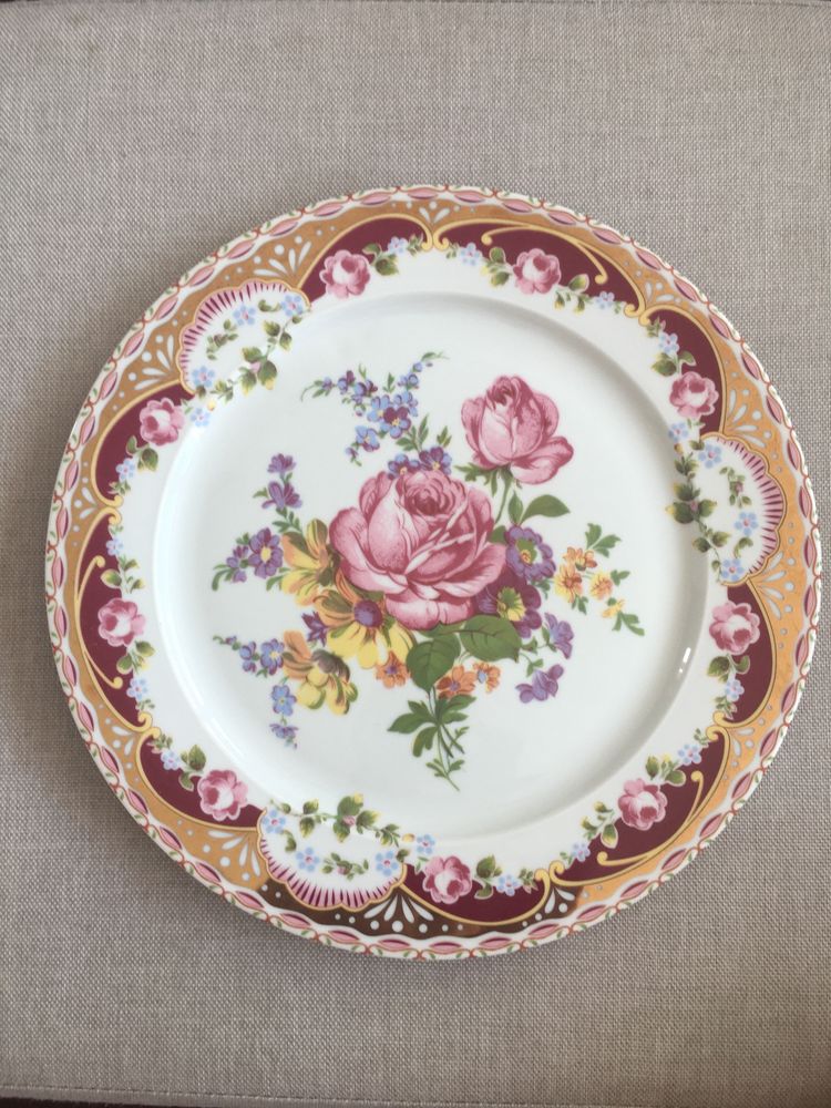 Prato de porcelana A.V. Porcelanas