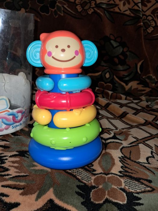 Розвиваючі іграшки будинок та пірамідка