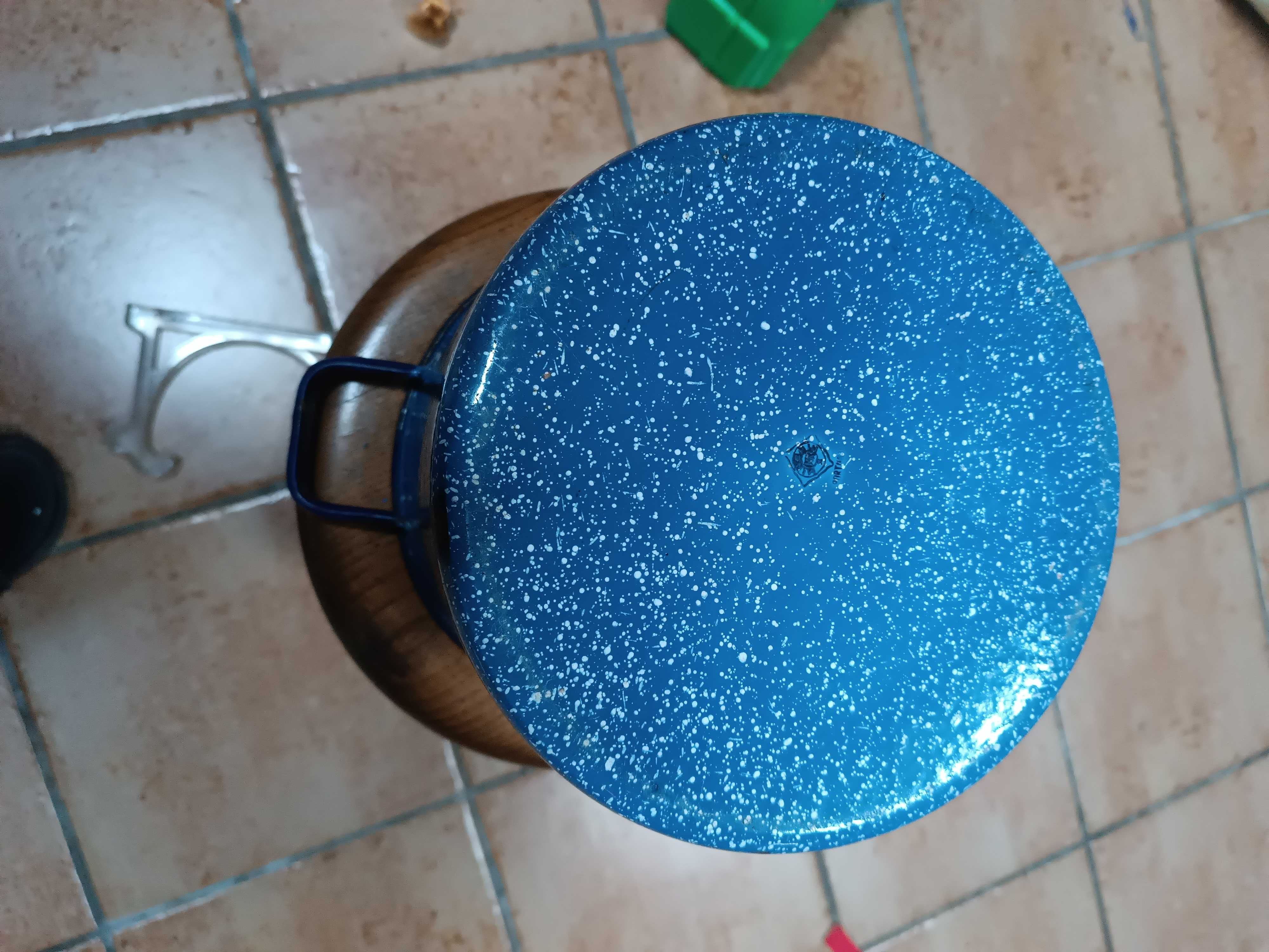 Panela em esmalte antiga