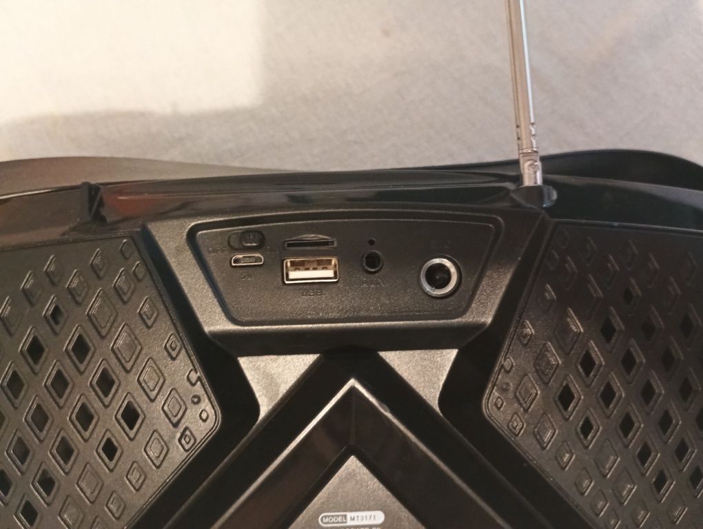 Głośnik Bluetooth z radiem ,