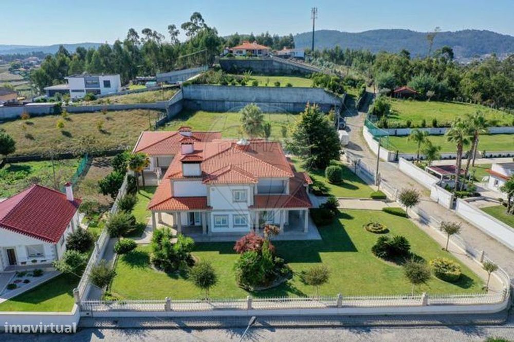 Moradia T4 para venda