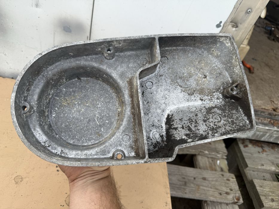 Pokrywa dekiel osłona zapłonu silnika prawa MZ ETZ 250, 251 wysyłka