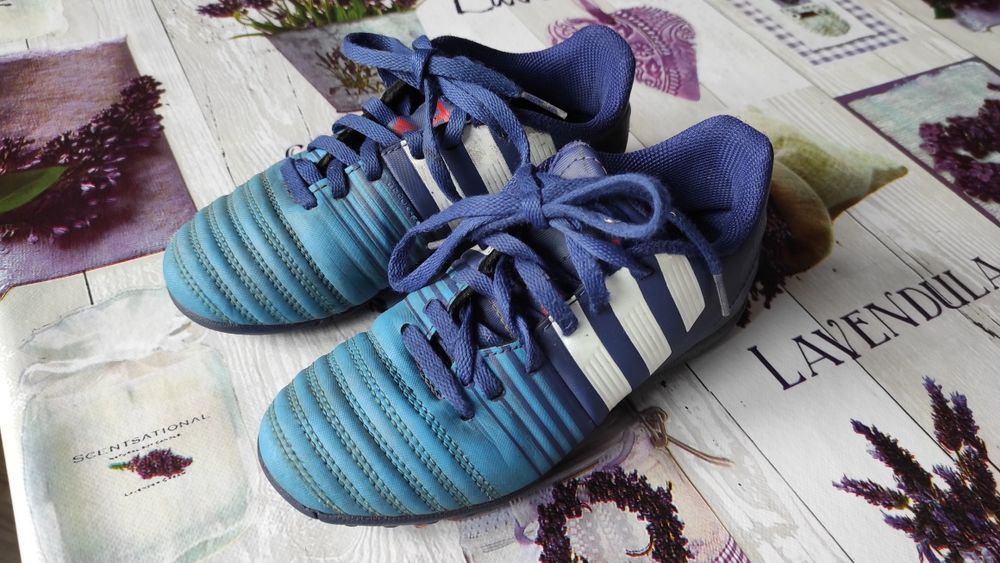 Turfy Adidas, buty piłkarskie 33