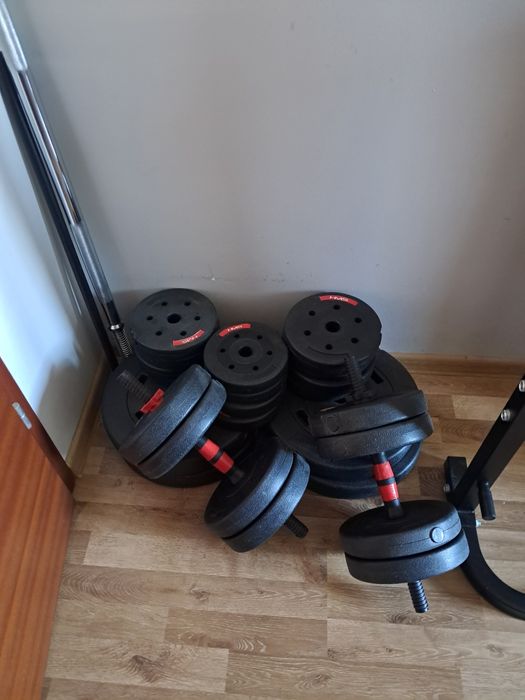 Ławka do ćwiczeń w zestawie z obciążeniem