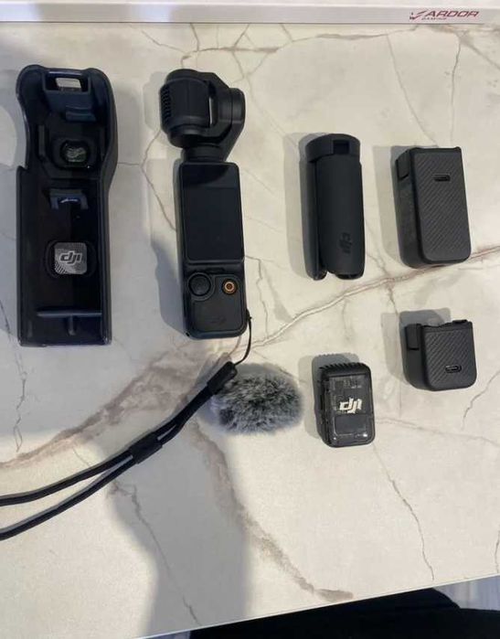 Dji osmo pocket 3 creator combo.