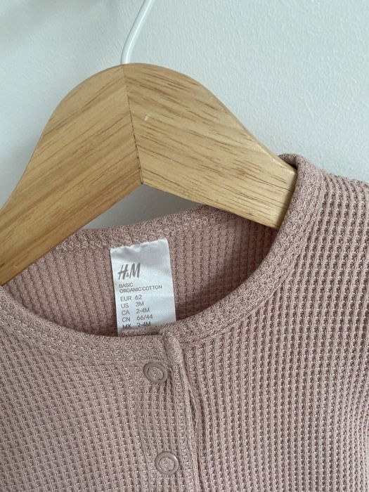 Pajac rampers kombinezon h&m 62 pudrowy róż struktura waflowa