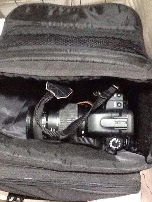 vendo câmera sony com 2 lentes, bolsa e acessórios. falta o carregador
