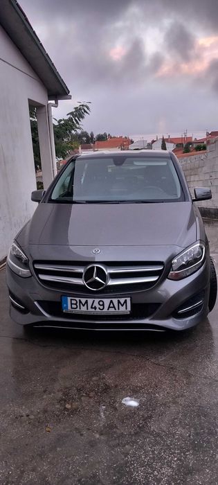 Mercedes B180 d style ipecável  em estado novo.