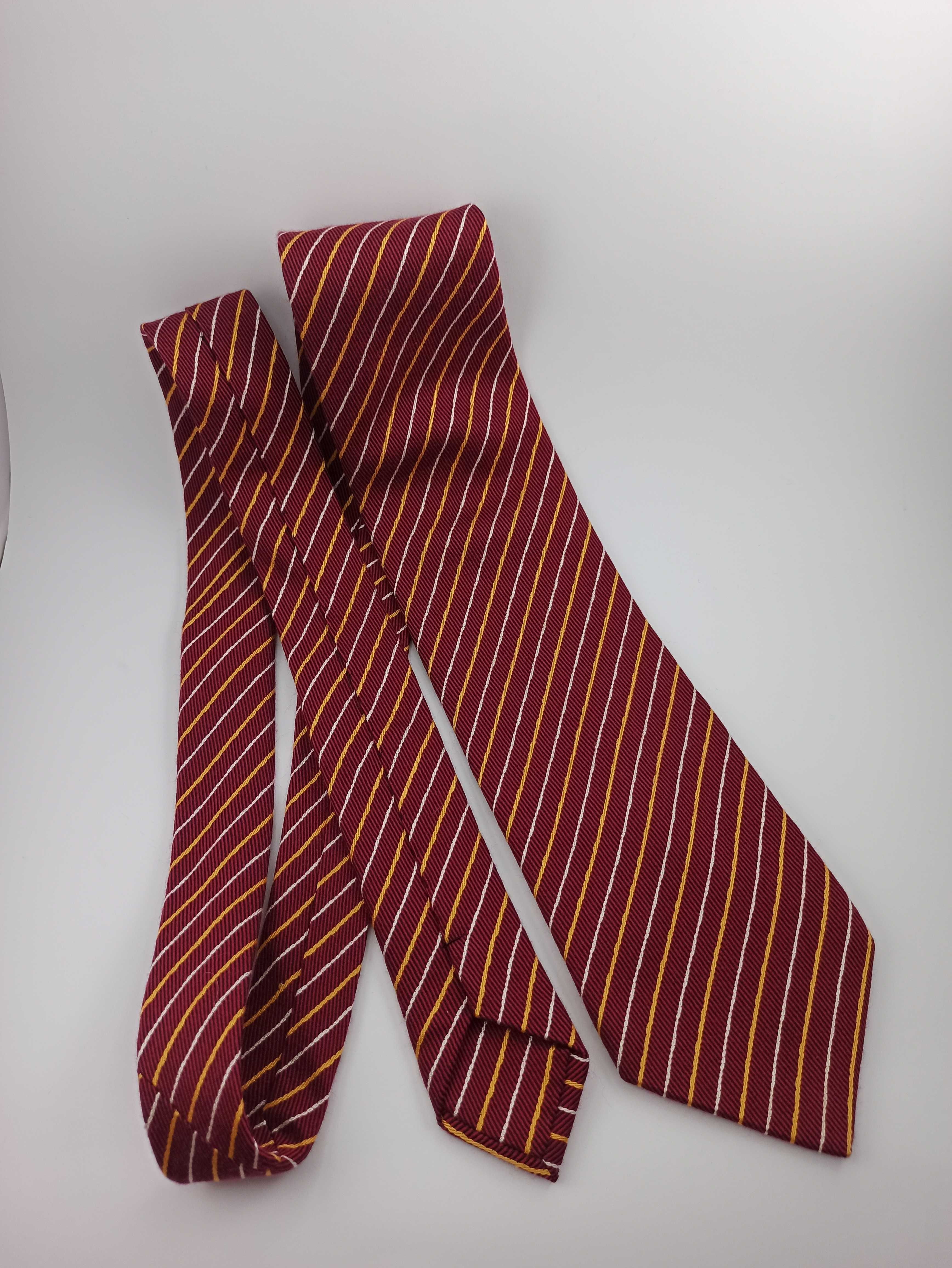 Czerwony wełniany krawat w paski