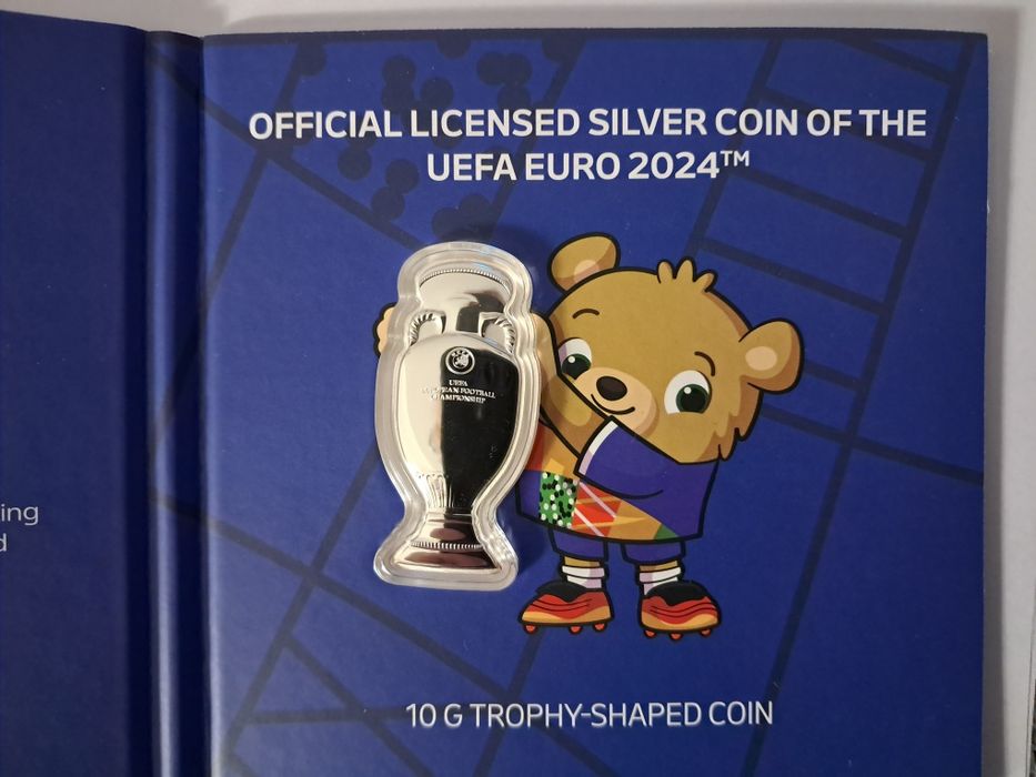 Medal z czystego srebra w kształcie pucharu UEFA EURO 2024