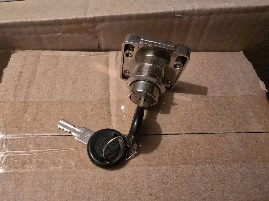 Zamek meblowy kwadratowy 2szt SISO X850 fi19x22mm CK