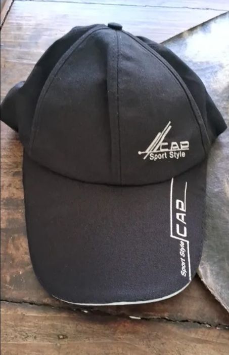 Бейсболка чорна,червона чоловіча.