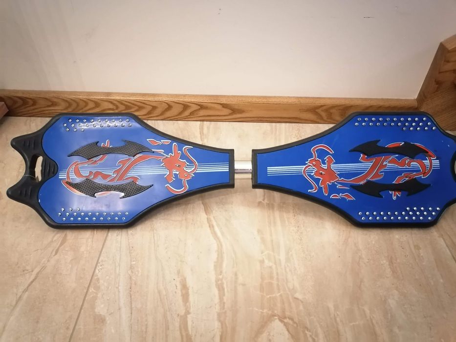 Waveboard z świecącymi kołami