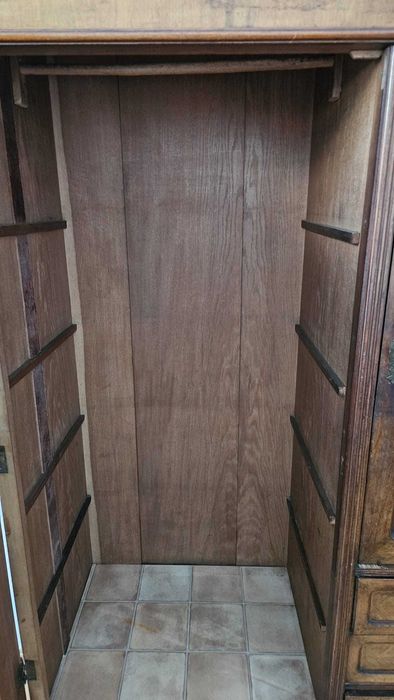 Szafa zabytkowa z litego drewna