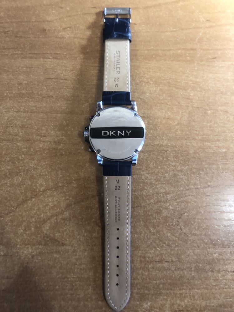 Продам часы DKNY NY1373
