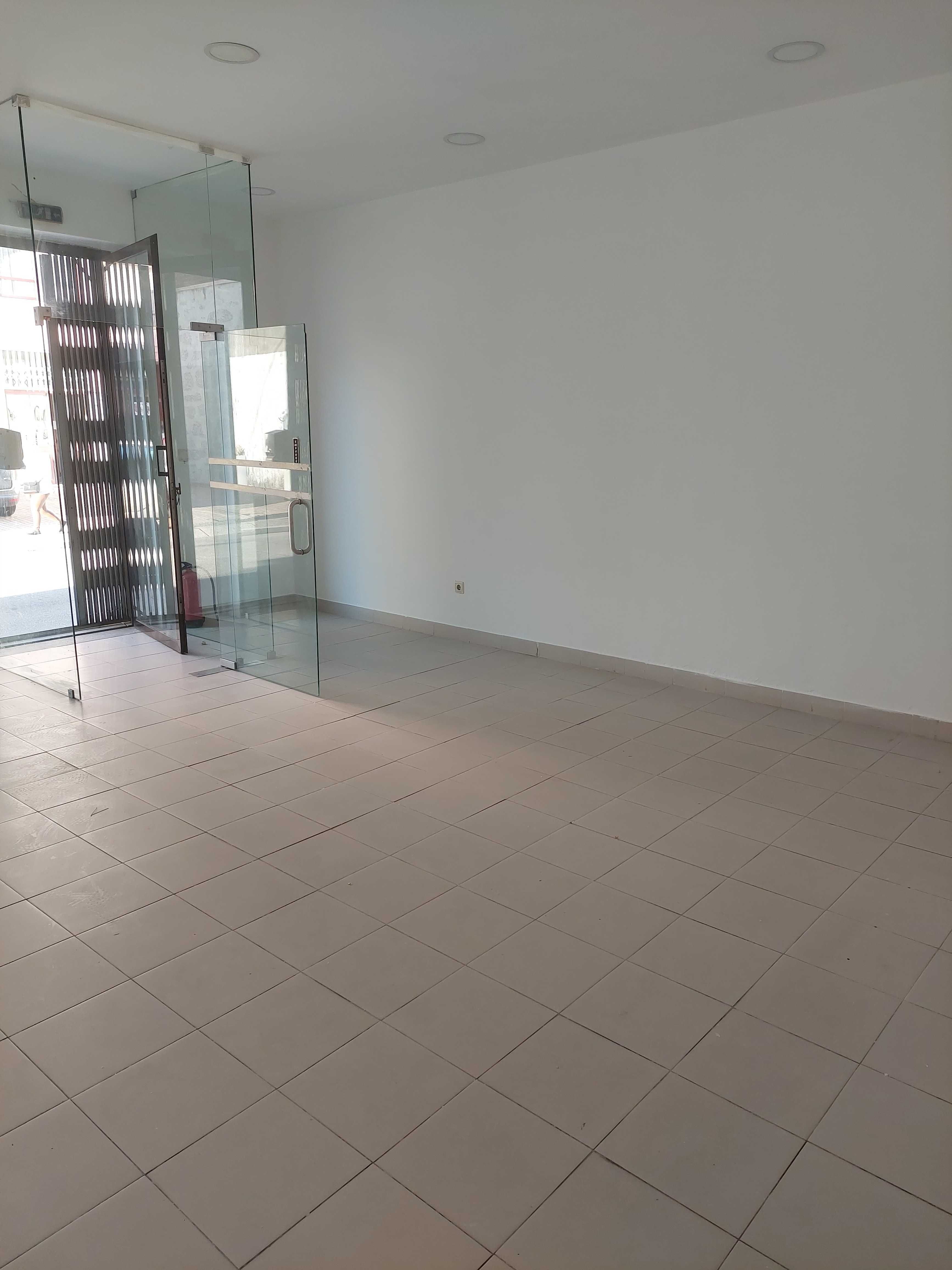 Espaço Comercial Renovado - local movimentado, aguas santas maia