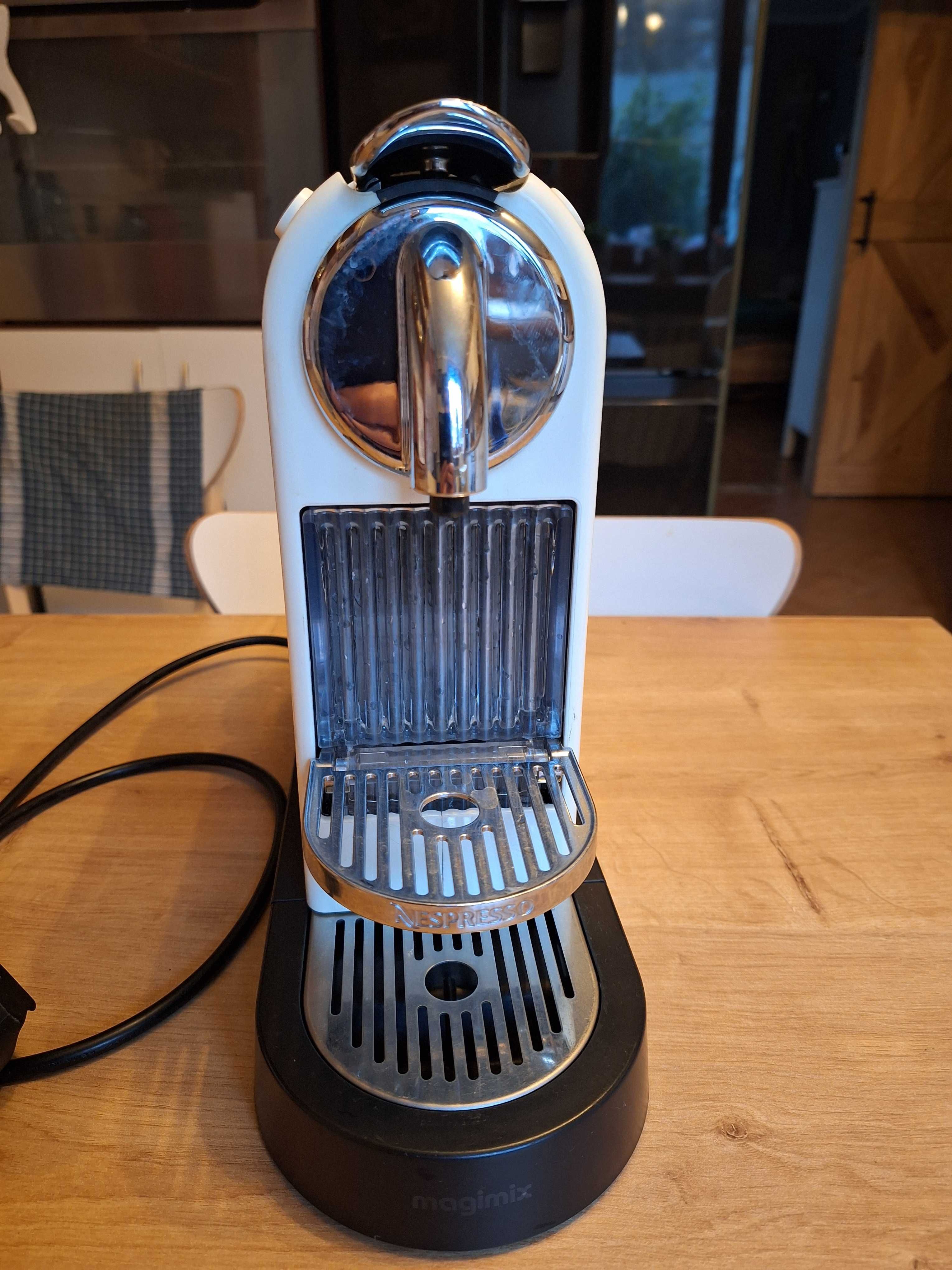 Express do kawy Magimix na kapsułki nespresso  .