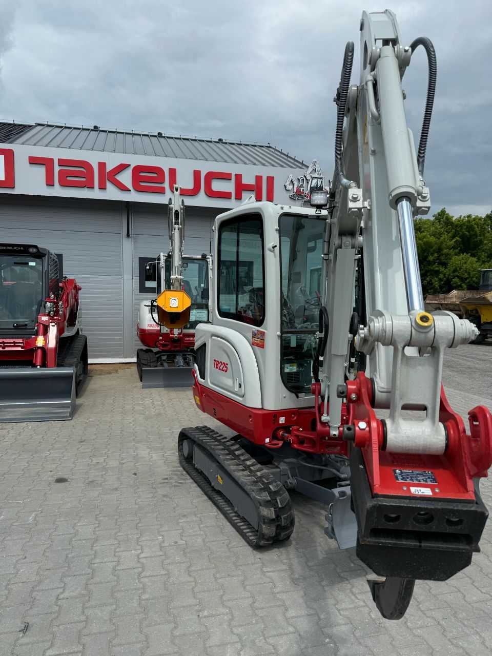 Koparka minikoparka Takeuchi TB225V0 rok 2025 2,4 tony TB230 TB216
