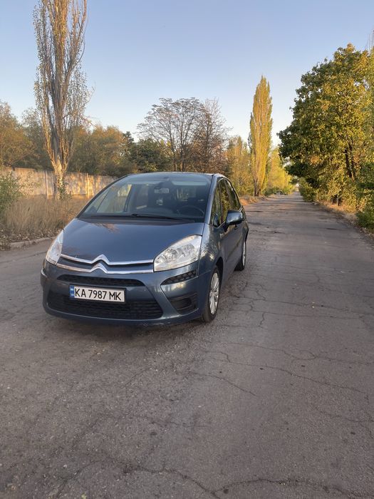 Продам сімейний автомобіль