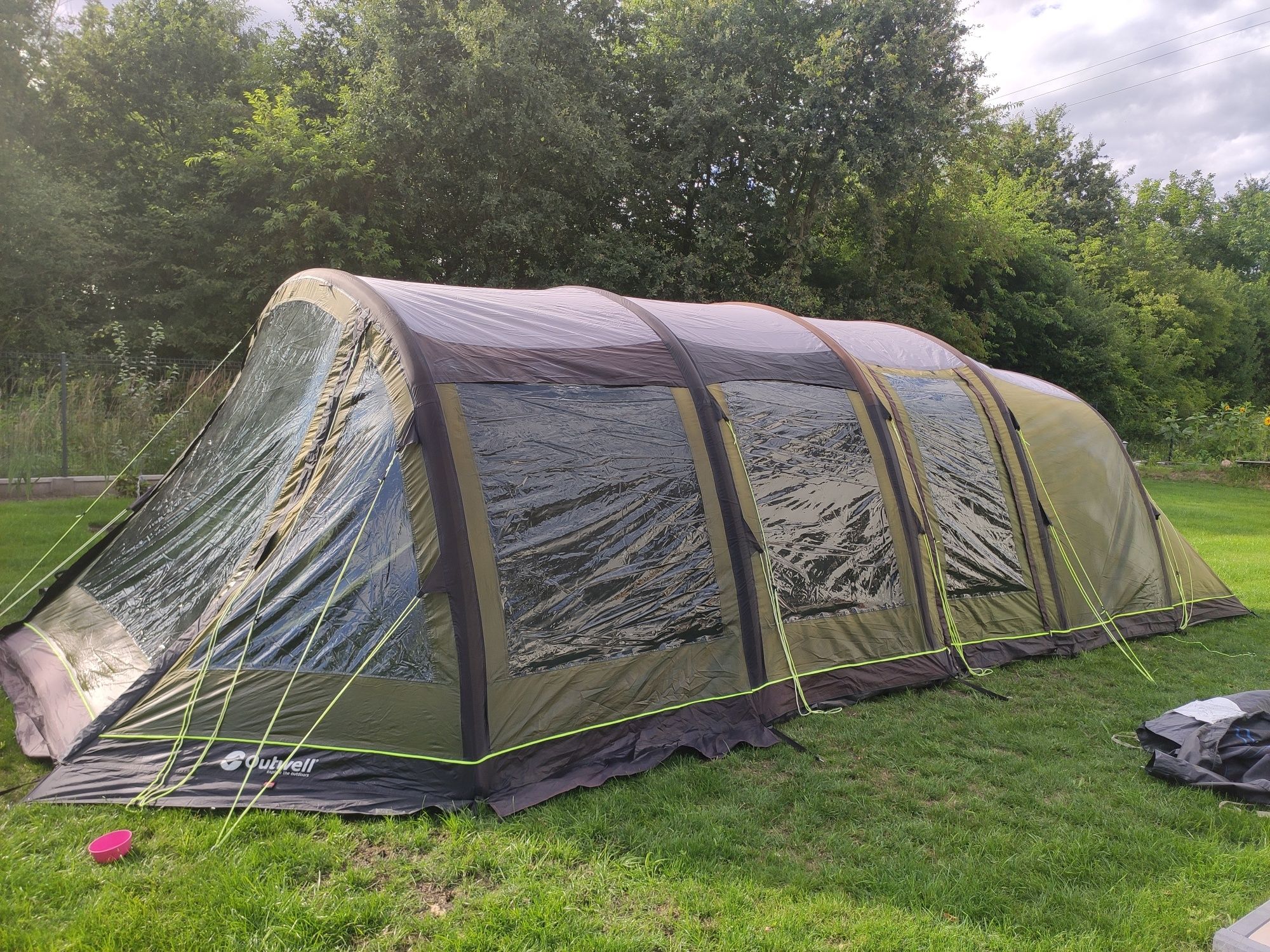 Namiot Outwell Holidaymaker 600 nadmuchiwany - Komfortowy namiot rodzi