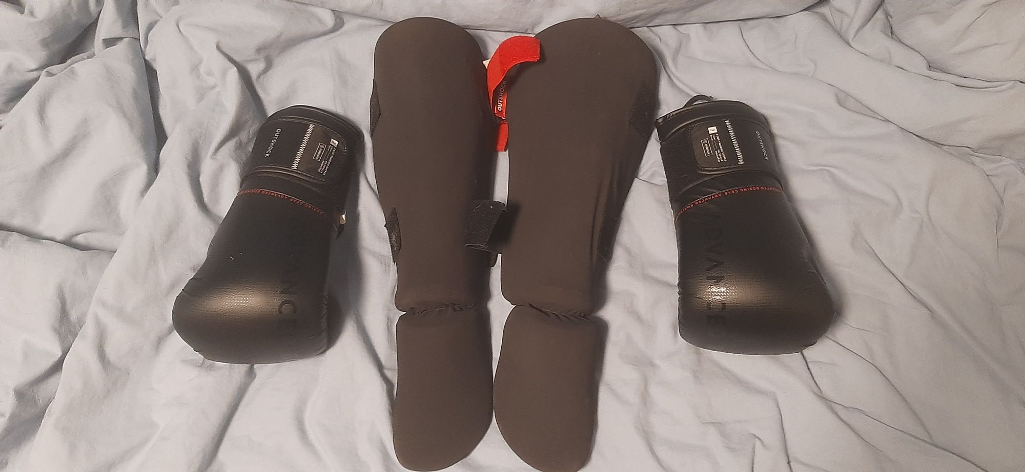 Luvas e caneleira de kickboxing