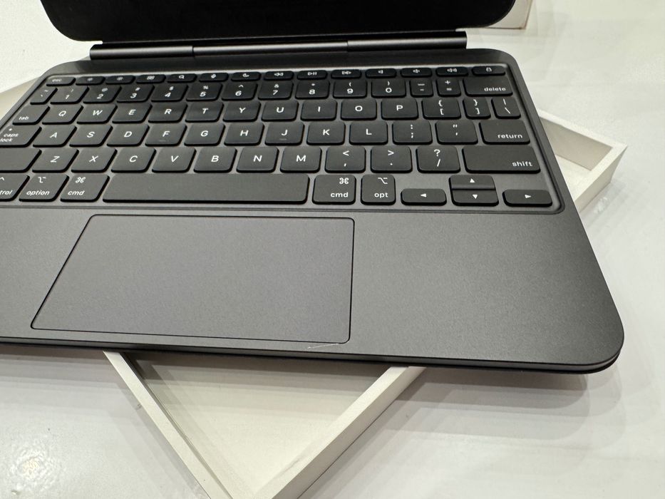 Клавіатура для iPad Apple Magic Keyboard для iPad Pro 11" M4 MWR23LL