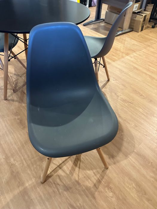 Conjunto de escritório - Secretaria, mesa e cadeiras, armarios