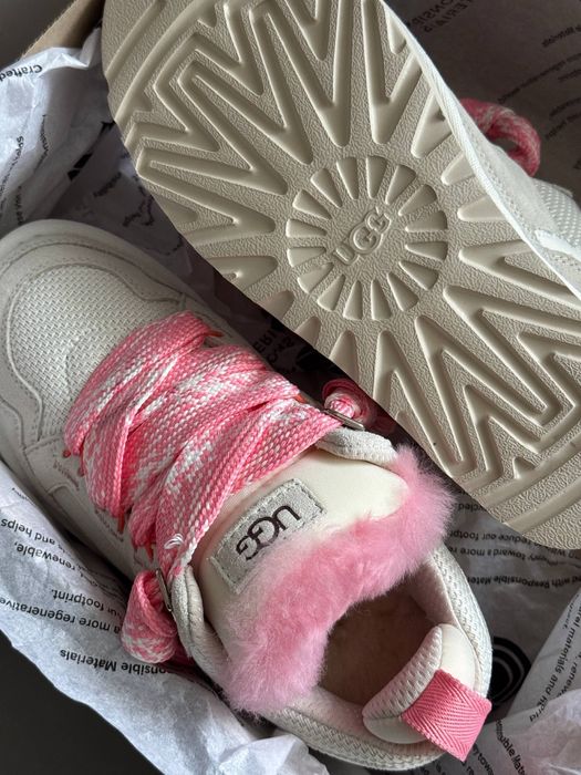 UGG Lowmel Grey Love