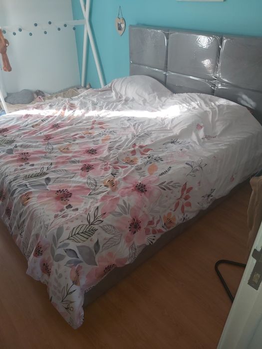 Cama sommier 1,80x200 cinza veludo e colchão emma