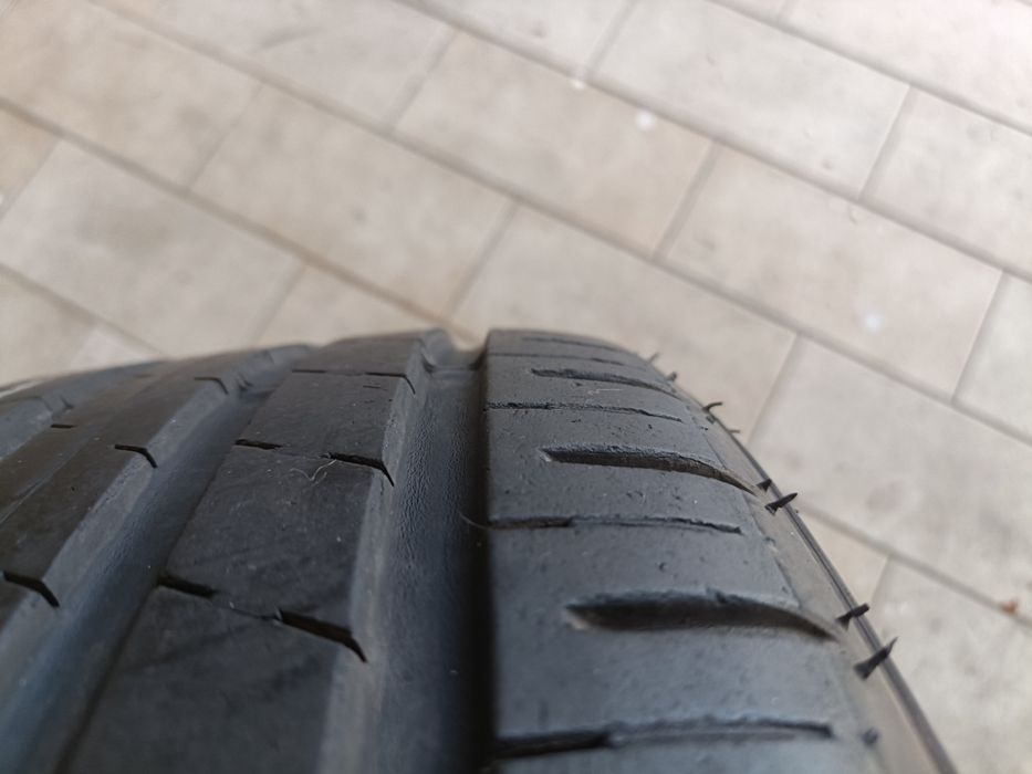 Pneus 215/45/17 semi novos