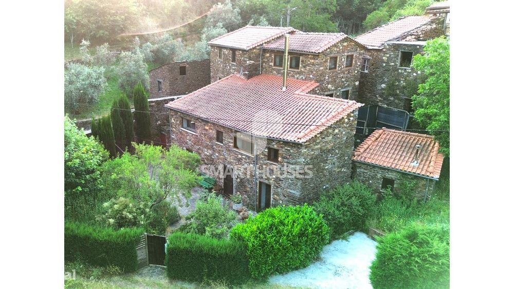 Moradia T3 Caratão c/ terreno junto rio