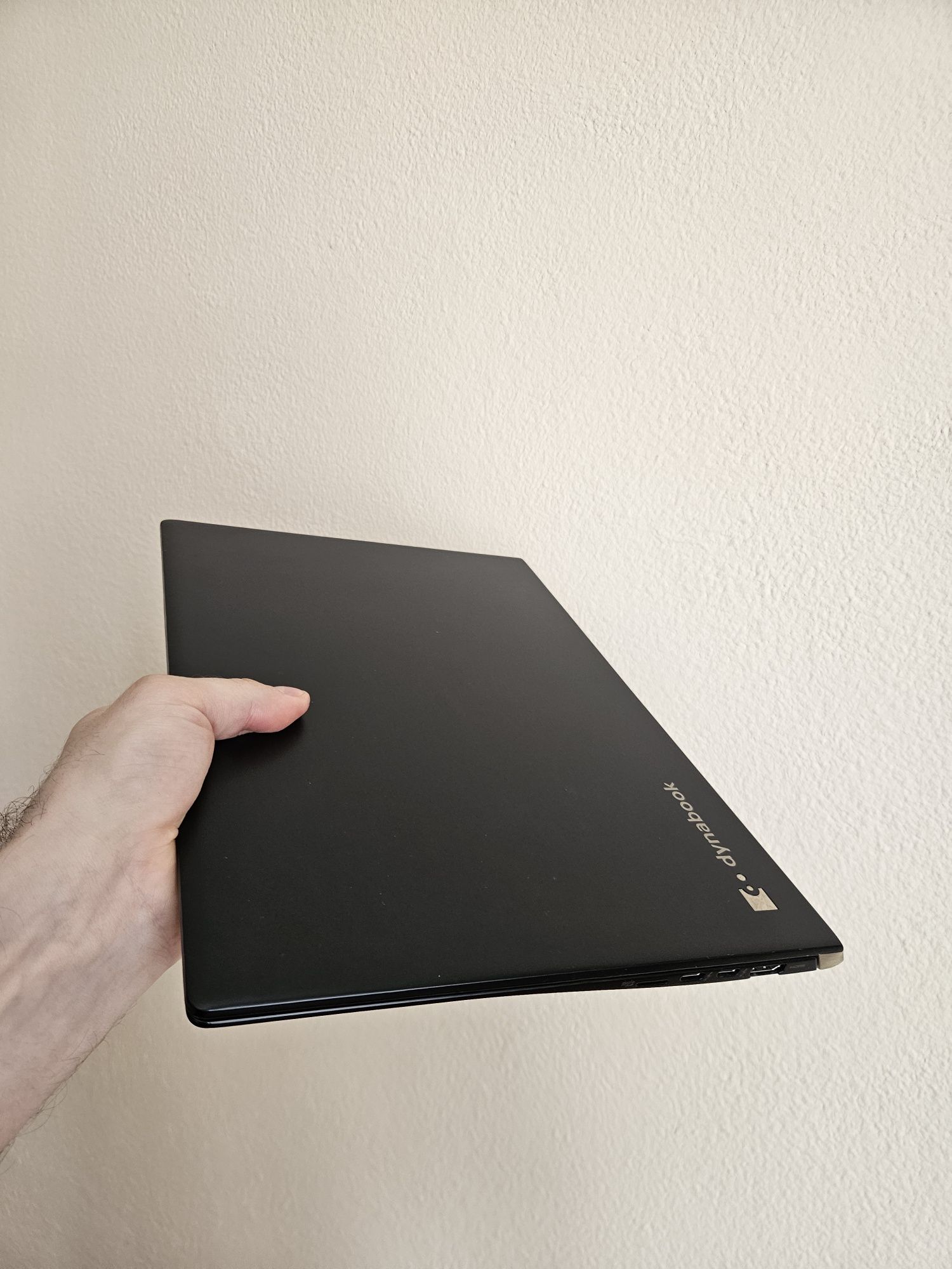 Сенсорный ультрабук Toshiba Dynabook(core i5(8Gn)SSD 240,RAM 8Gb).