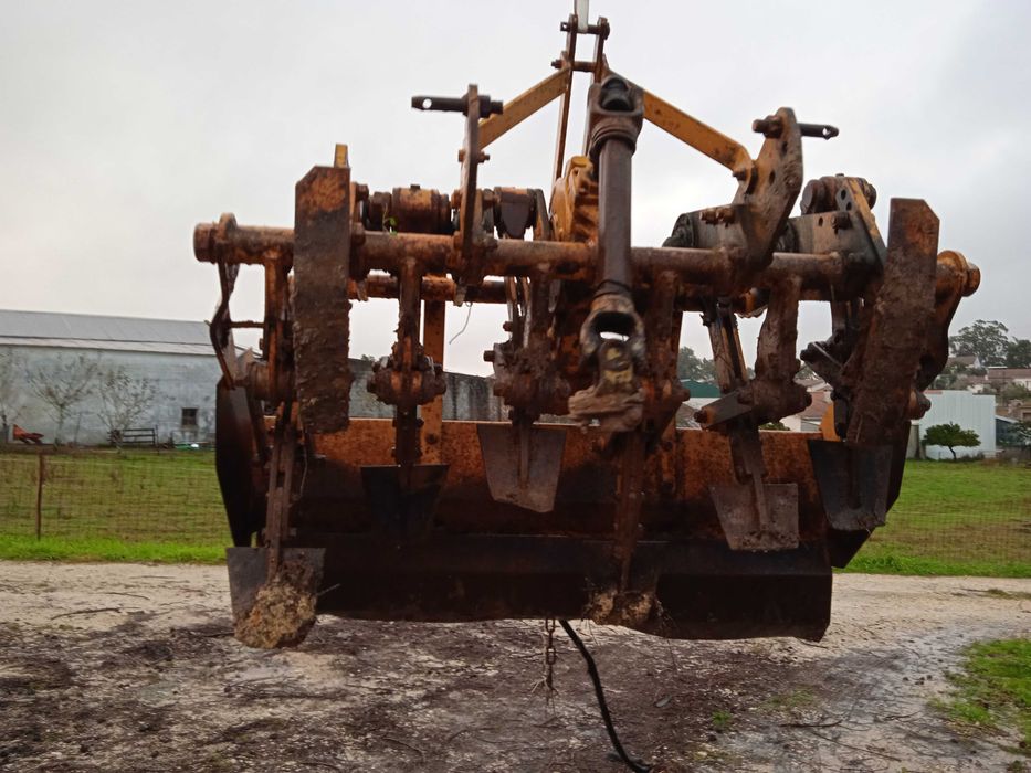 Cavadeira para trator de 1 metro e 40