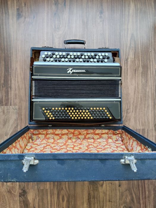 Баян Кремінне у заводському пакуванні