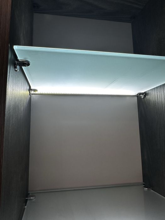 Вітрини скляна та з ДСП