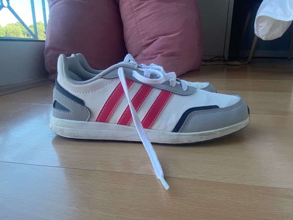 Ténis Adidas em bom estado