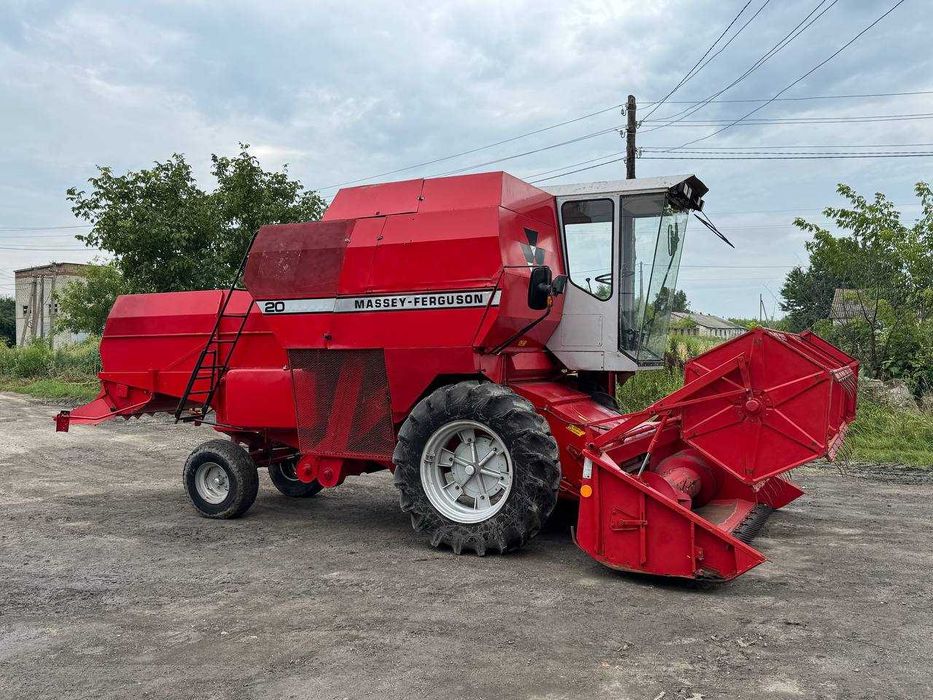 Свіжо привезений комбайн Massey Ferguson 20 48S Клас Sampo Норвегія